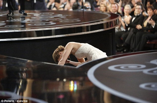 Jennifer Lawrence chute oscars 2013